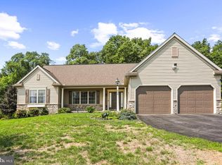 696 Rishel Dr, York, PA 17406