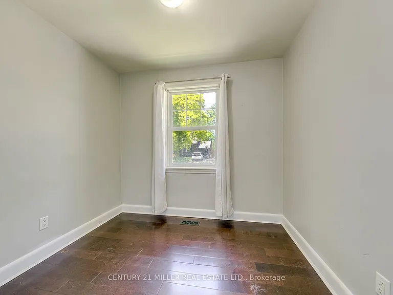 2048 Edinburgh Dr — Photo 17