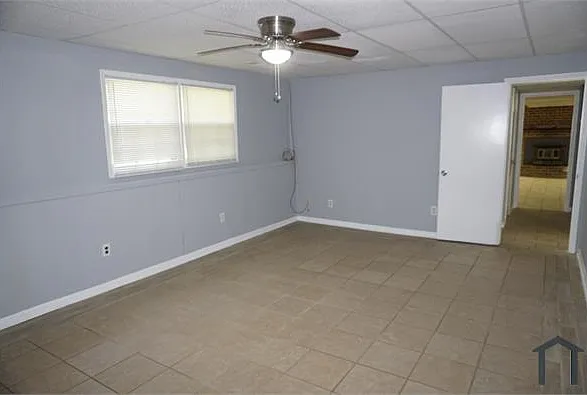 1303 Burbank Trl — Photo 32