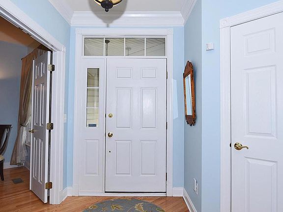 3rd image of 802 Dominion Dr