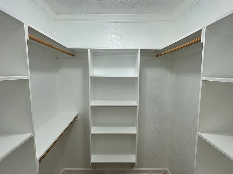3902 Acorn Green Dr — Photo 5