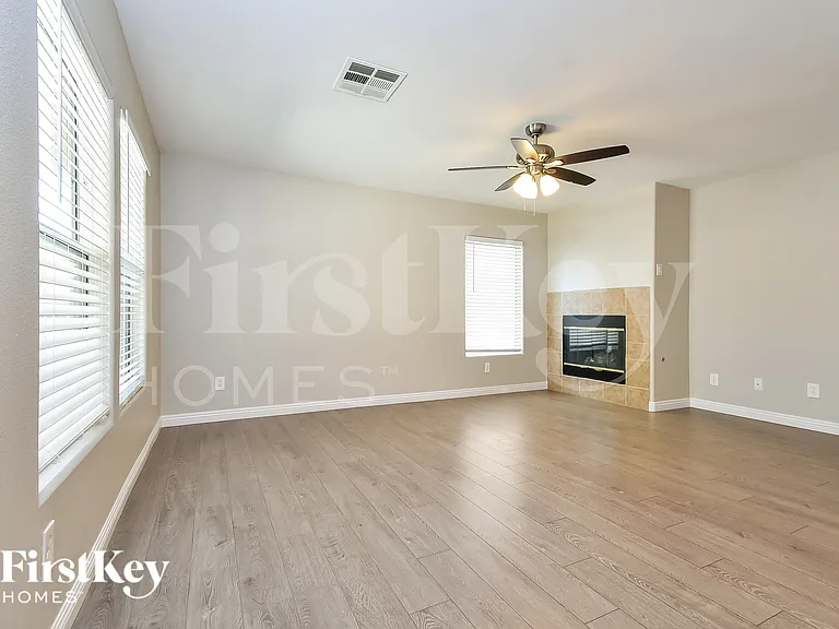 4822 Canary Diamond Ave — Photo 3