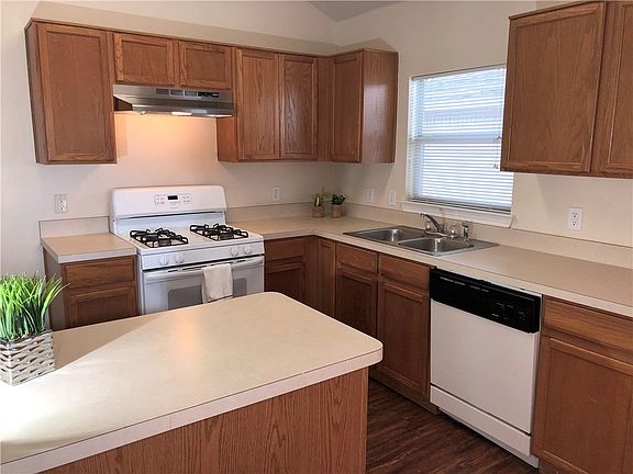 2nd image of 2203 Amy Lynn Ln