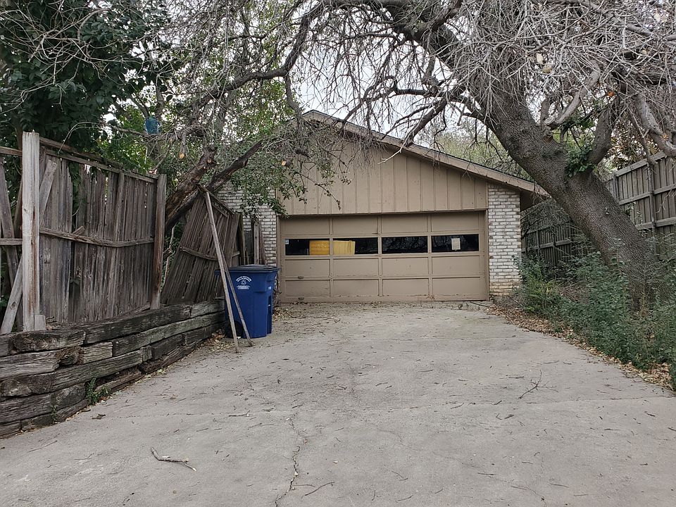 2nd image of 16919 Old Pond Dr