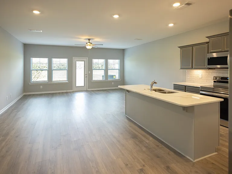 5740 Cloverwood Dr — Photo 4