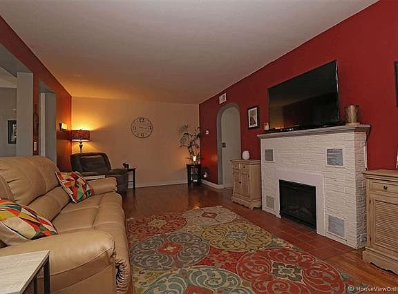 4th image of 908 Moorland Dr