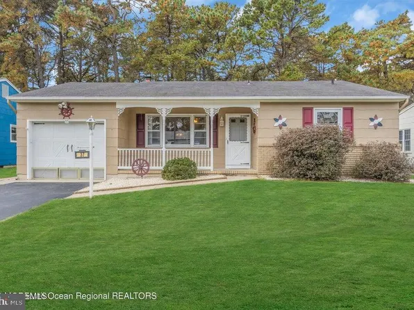 37 Zeeland Dr, Toms River, NJ 08757
