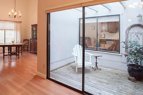 5th image of 105 Bishop Ct