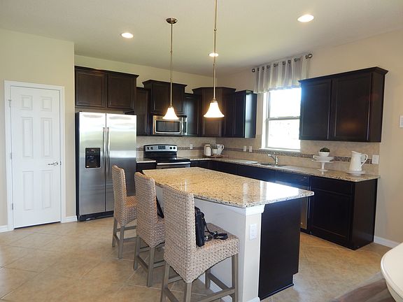 3rd image of 8909 Hinsdale Heights Dr
