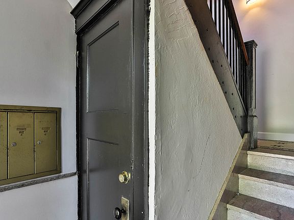 3rd image of 3852 Russell Blvd APT 6
