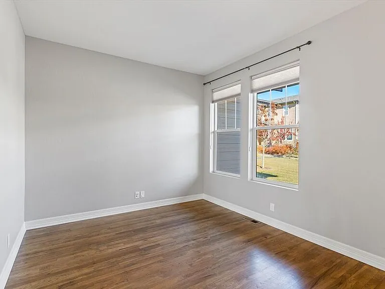 11163 E 28th Pl — Photo 8