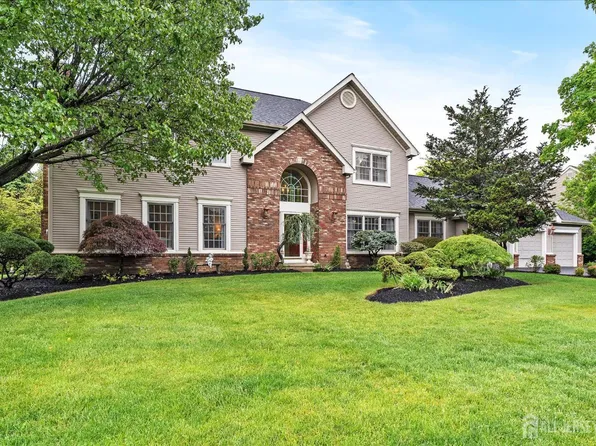 66 Kinglet Dr, Cranbury, NJ 08512