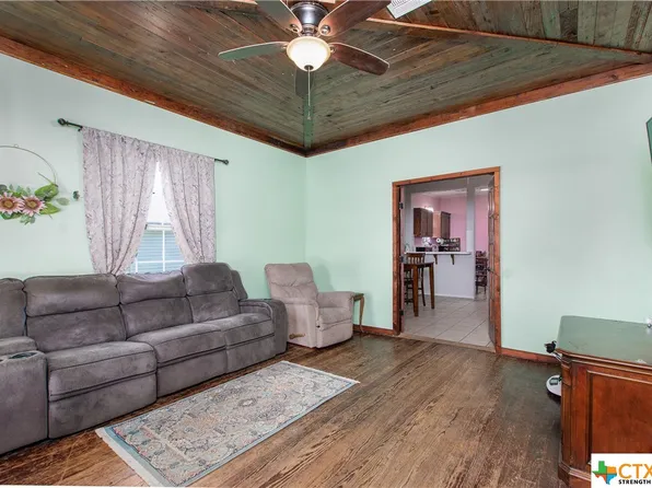 6 E Bell Ave, Rogers, TX 76569