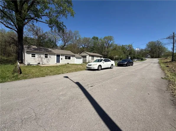 6146 Parkview Ave, Kansas City, KS 66104