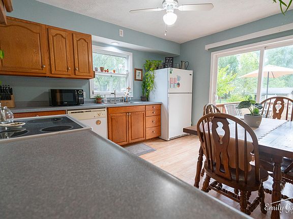 3rd image of 54 Scotts Dr