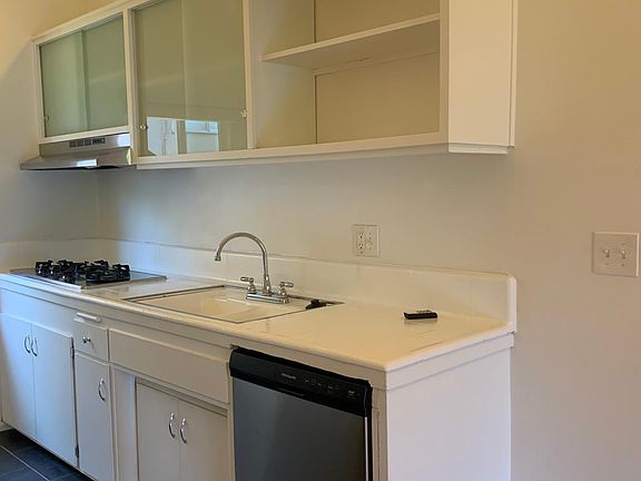 3rd image of 1709 N Fuller Ave #26