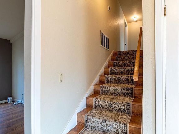 4th image of 212 N Tunbridge Rd