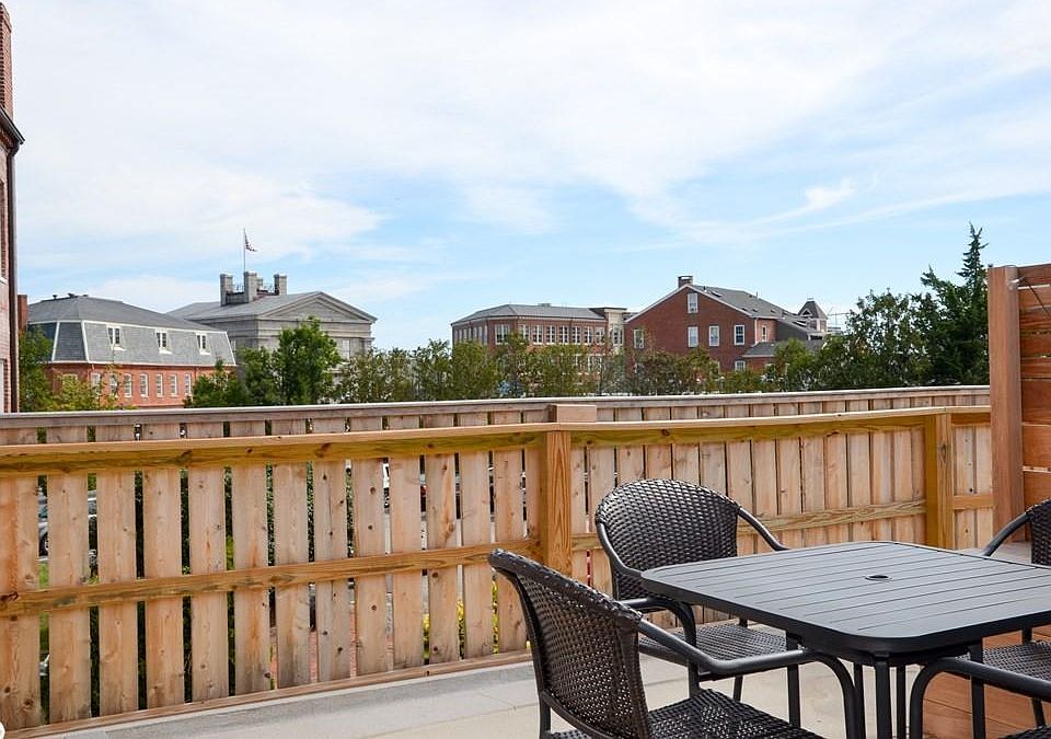 1st image of 18 Market Sq APT 3