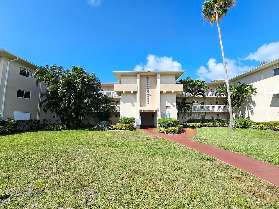 1st image of 2562 Garden Drive N #202