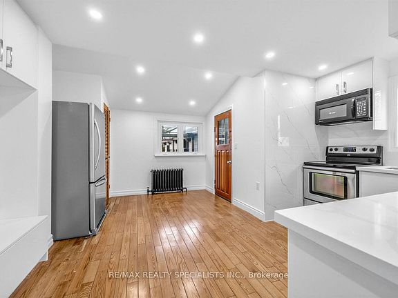 4th image of 1035 Briar Hill Ave