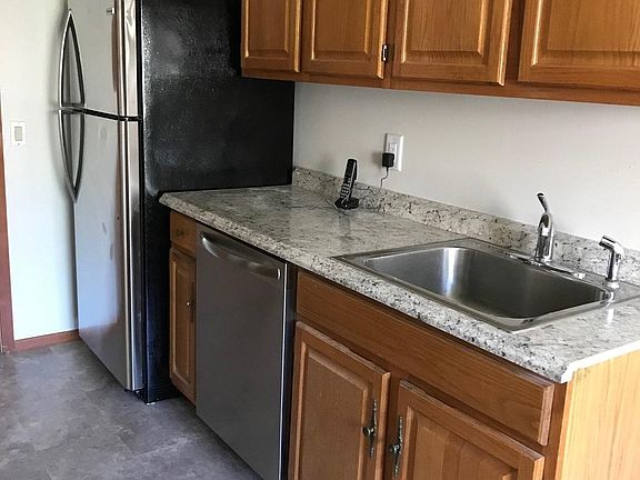 3rd image of 24 E Franklin Ln APT B