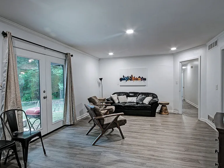 1015 Adkins Blvd — Photo 13