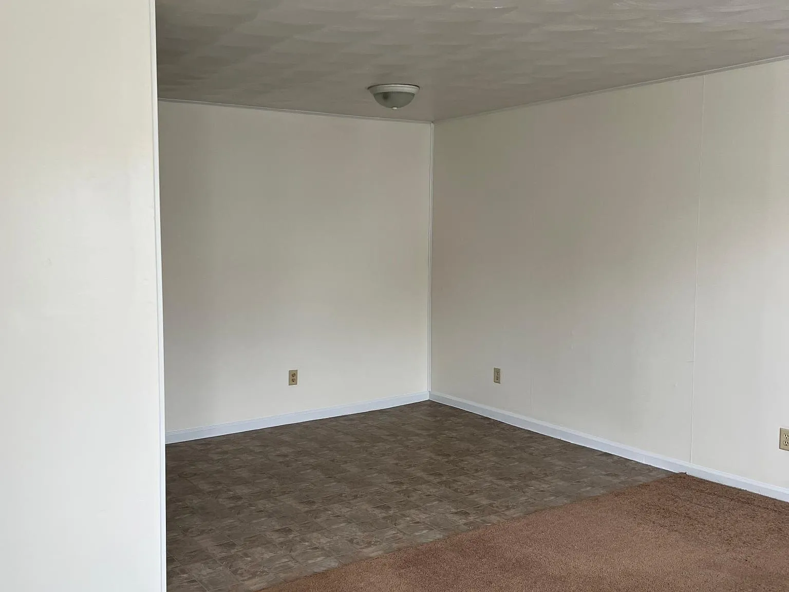 2 bed, 856 sqft, $900 — Photo 2