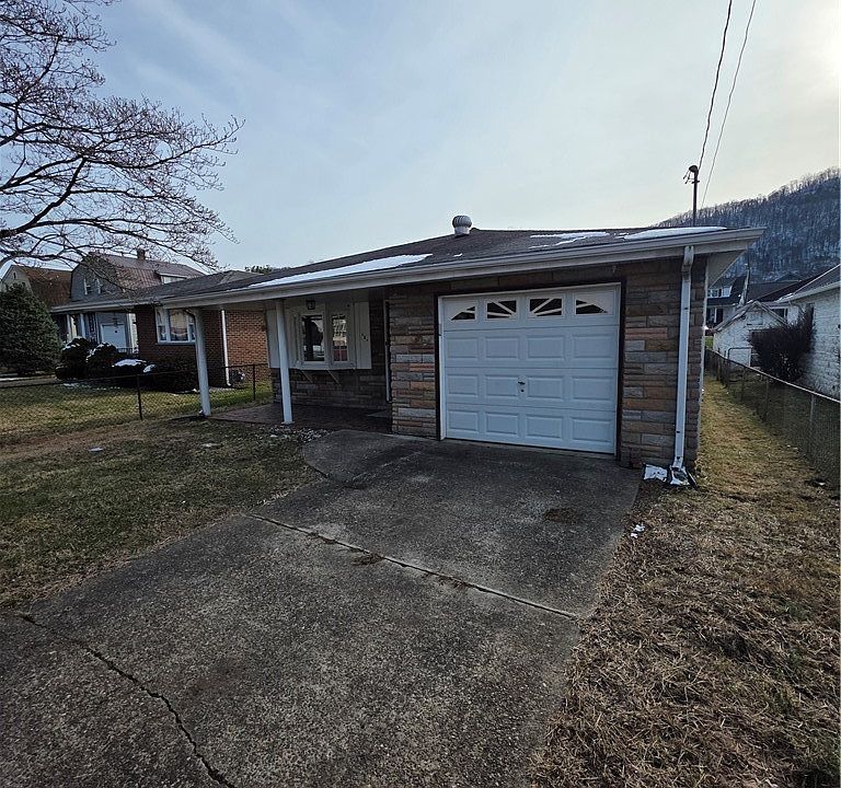 1st image of 121 W Reynolds Ave