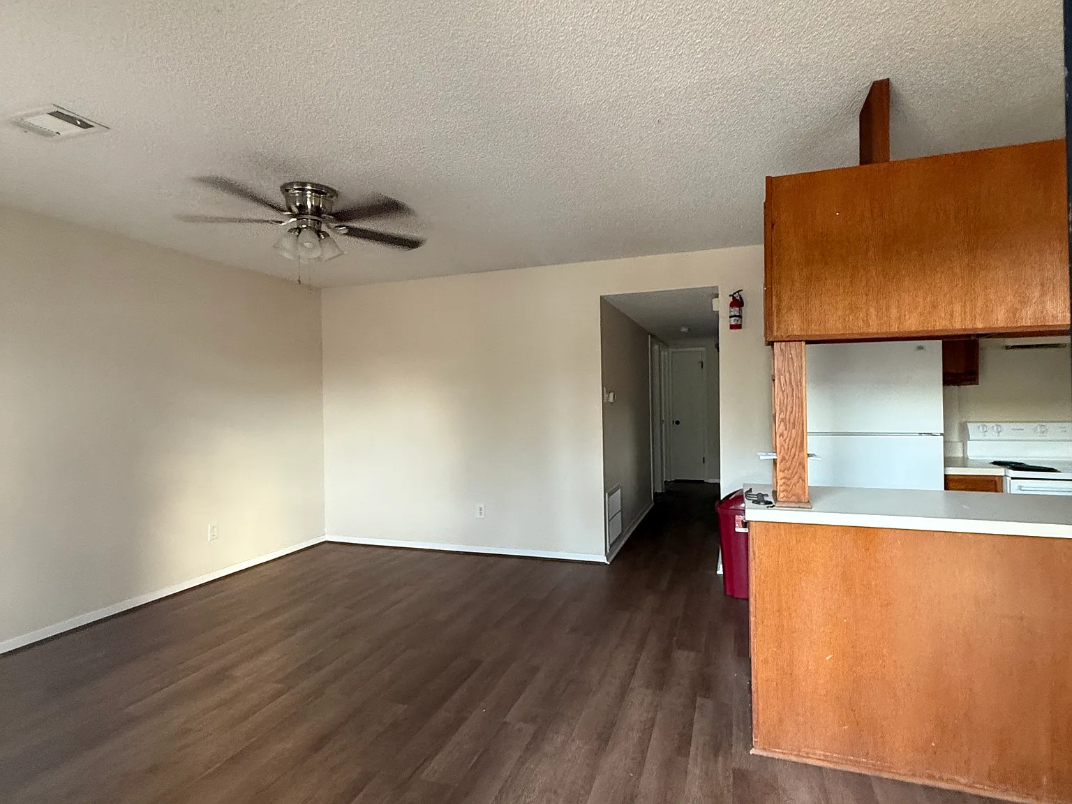 3 bed, 970 sqft, $1,250 — Photo 2