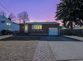 94 Conklin Street, Farmingdale, NY 11735