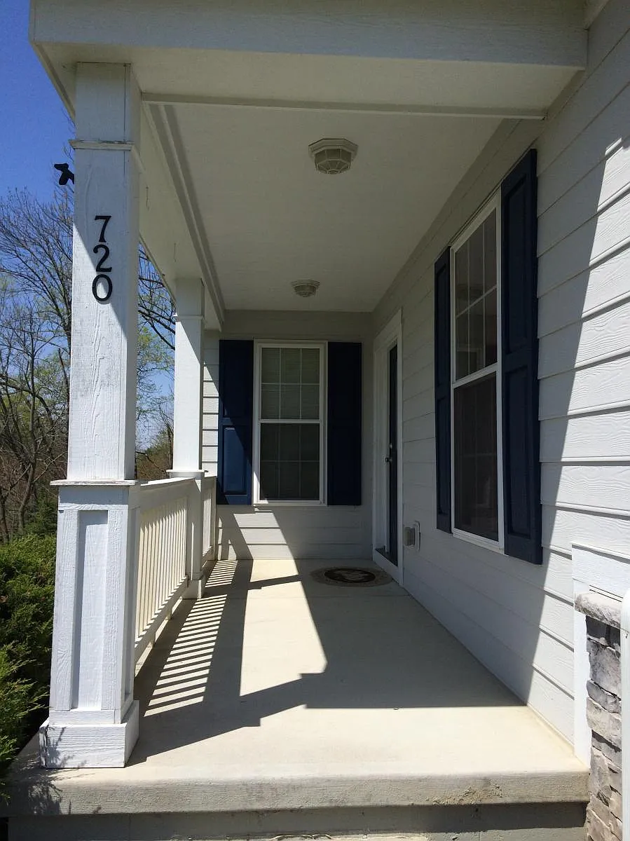 Front Porch - 720 Brevard Cir