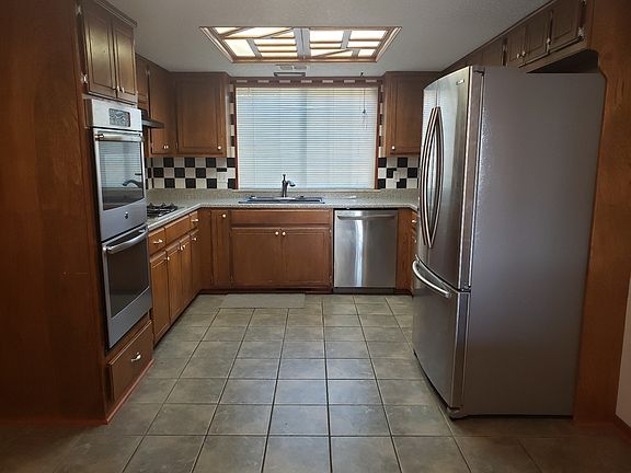 4th image of 517 Rolling Hill Way