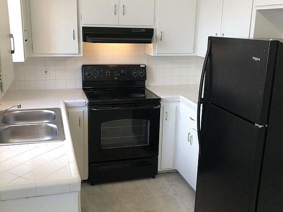 3rd image of 4406 W Myrtle Ave