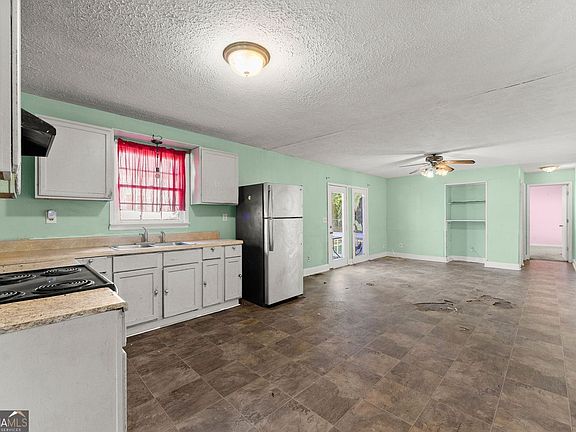 5th image of 2346 4th St