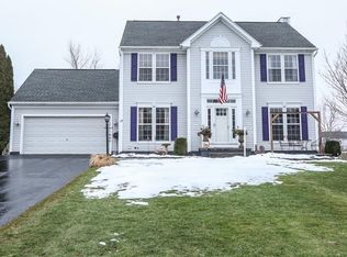 17 Vanderberg Dr, Fairport, NY 14450