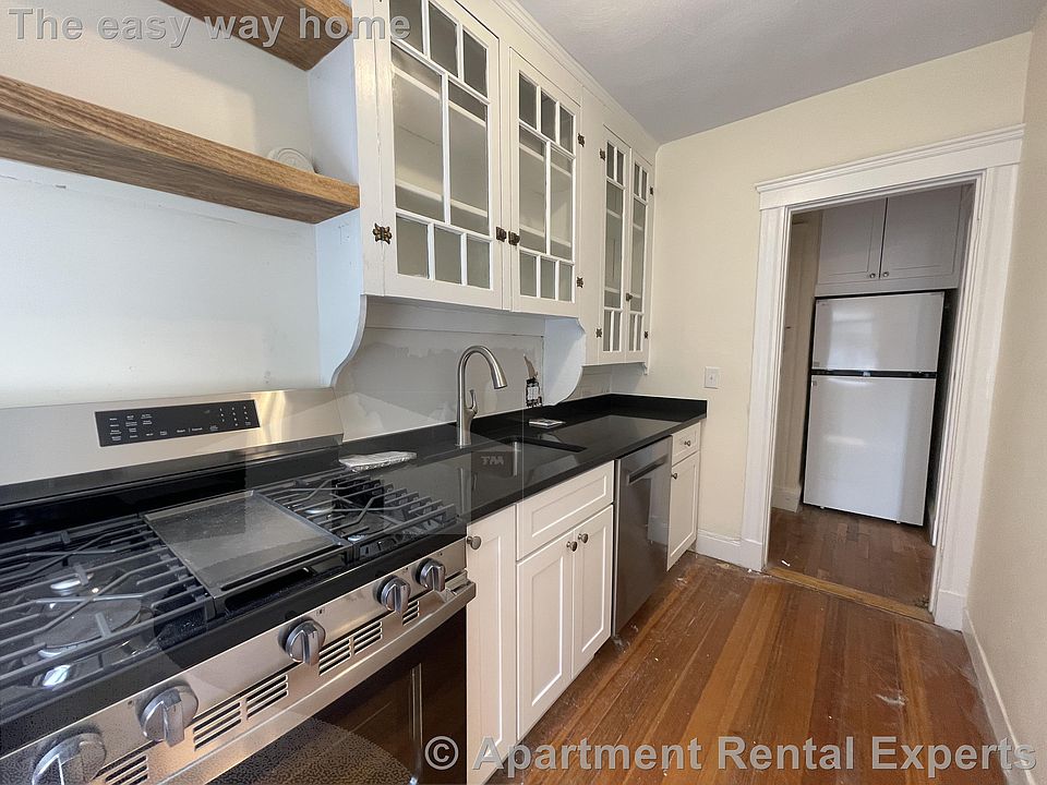 1st image of 13 Ellery St APT 3