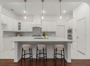 8700 Laurel Canyon Rd, Irving, TX 75063