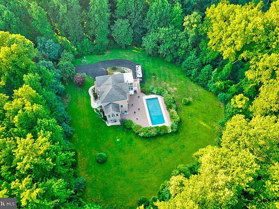 5th image of 3165 Blue Heron Dr S
