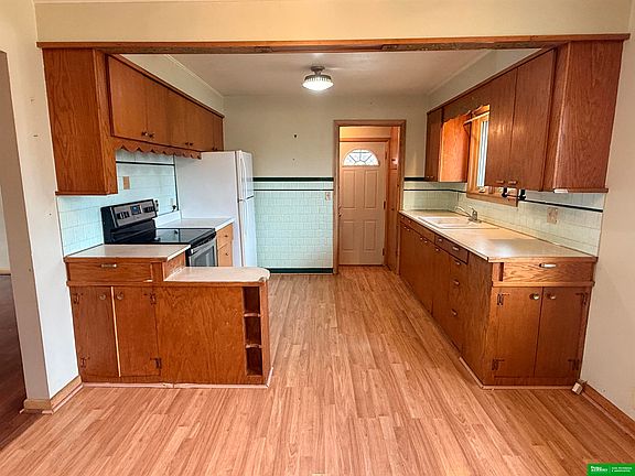 5th image of 516 W 2nd St