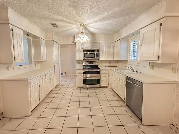 3rd image of 6803 Saratoga Ave