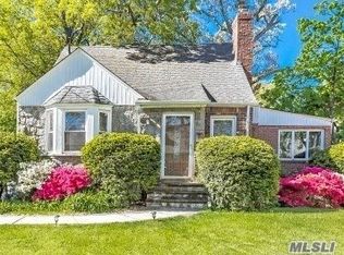 94 E Fenimore St, Valley Stream, NY 11580