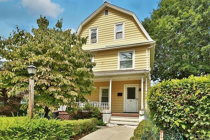 1st image of 521 Manhattan Ave
