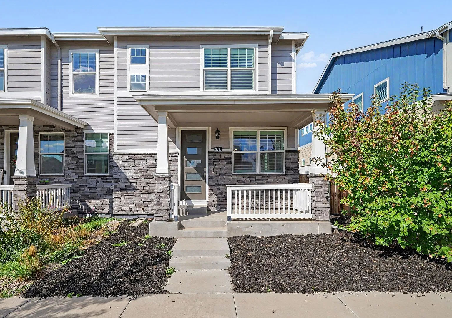 Beautiful Newer 3-Bedroom Home in Horizon Uptown Convenient to DIA, E-470 & Buckley SFB — Photo 2