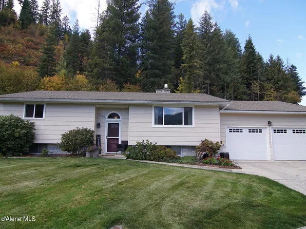 220 S 10th St, Osburn, ID 83849