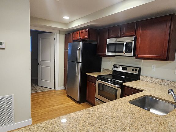 4th image of 20 Pond St APT 105