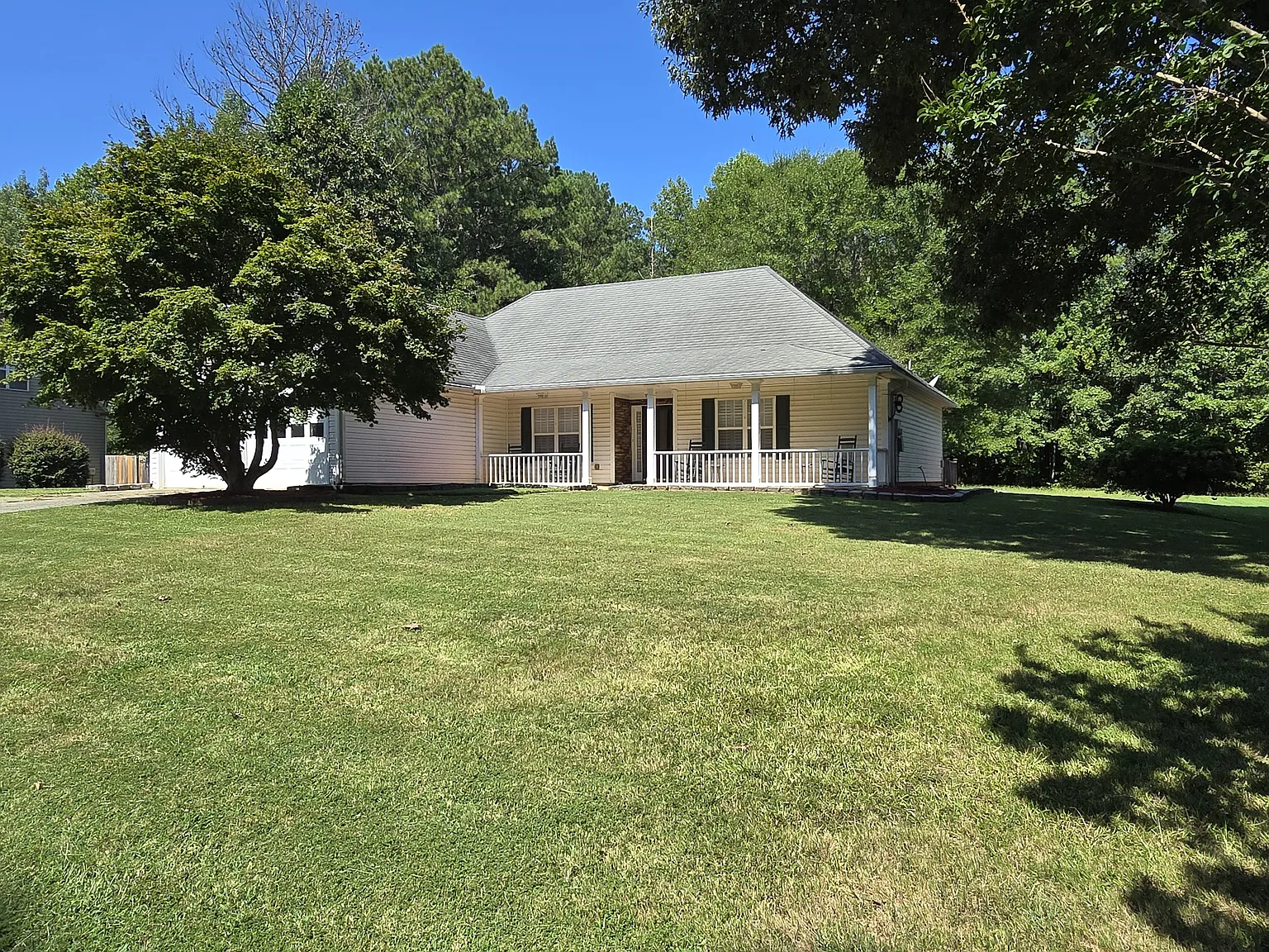 3 bed, 1943 sqft, $2,100 — Photo 3