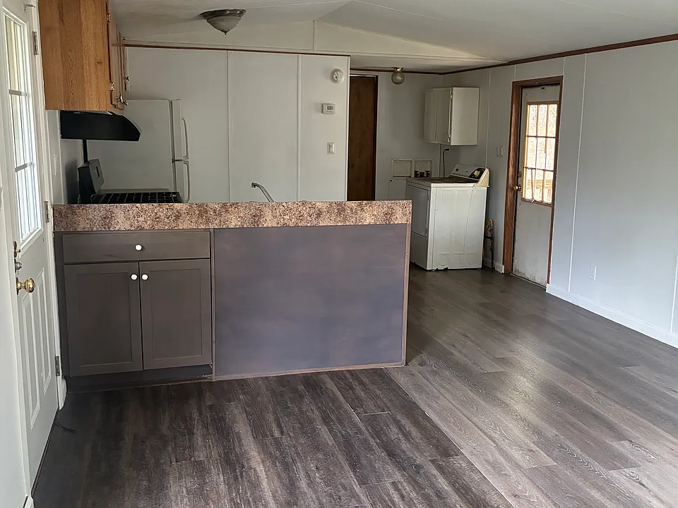 2400 Maple Creek Rd