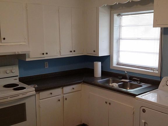 3rd image of 4556 Oakwood Ave