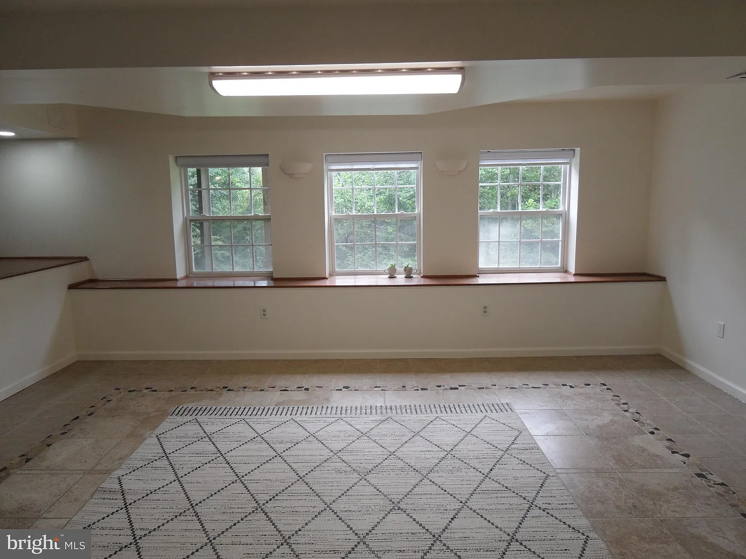 Studio, 3052 sqft, $1,300 — Photo 1