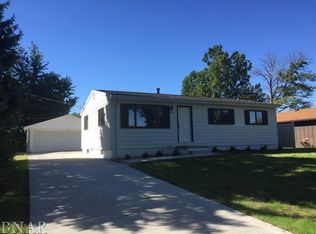 1603 Wildwood Rd, Bloomington, IL 61704